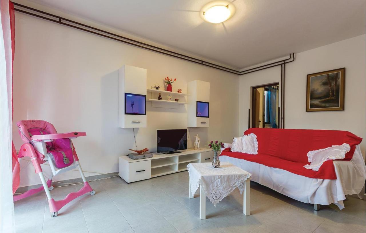 3 Bedroom Beautiful Apartment In Medulin Bagian luar foto
