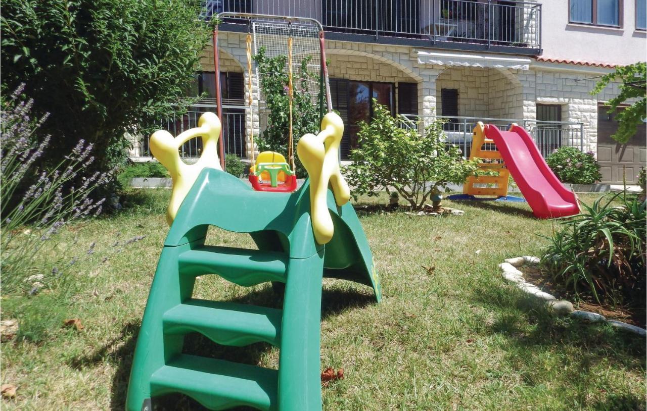 3 Bedroom Beautiful Apartment In Medulin Bagian luar foto