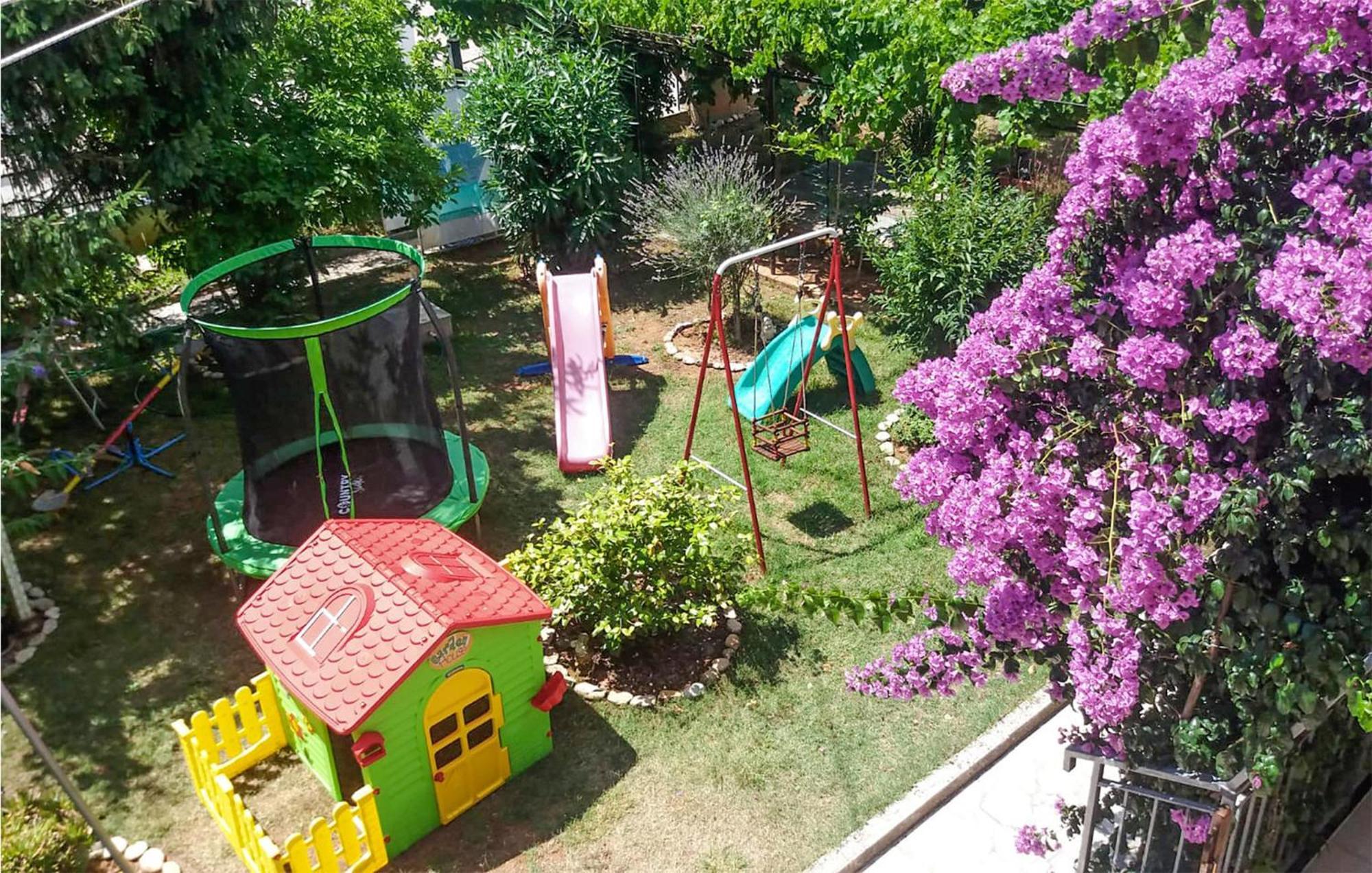 3 Bedroom Beautiful Apartment In Medulin Bagian luar foto